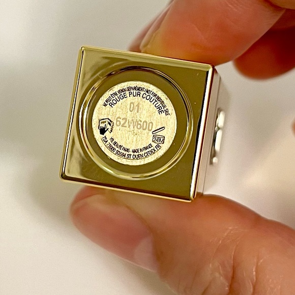 Yves Saint Laurent Rouge Pur Couture Lipstick in 01 Le Rouge (blood red) - Picture 4 of 4